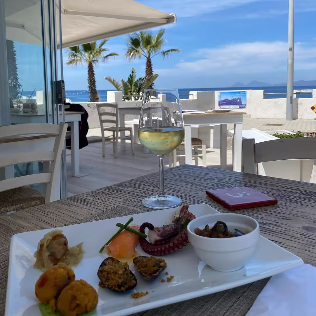 Piatti della cucina mediterranea di Grotte Beach, Patti